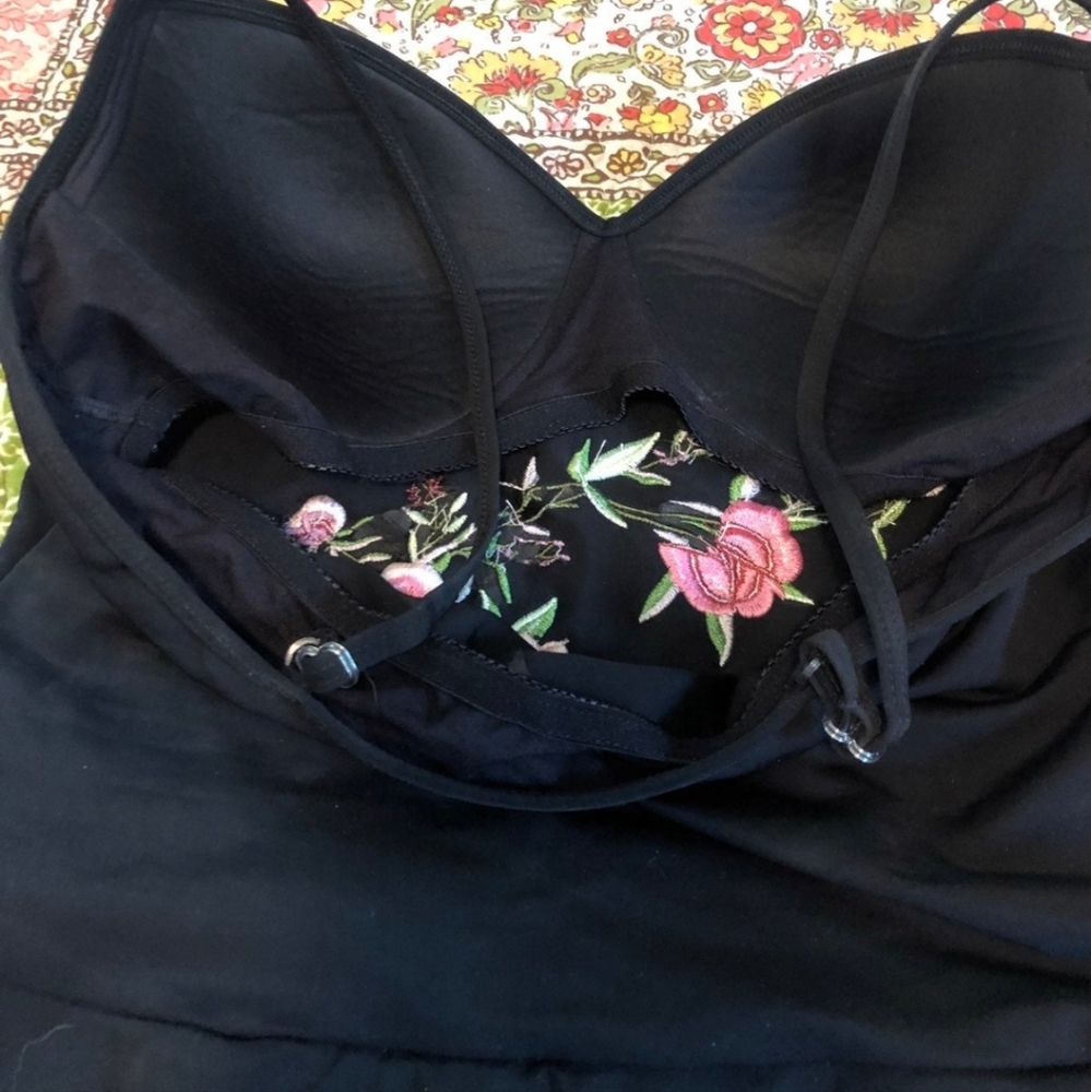 Swimsuit - Picture 3 of 8